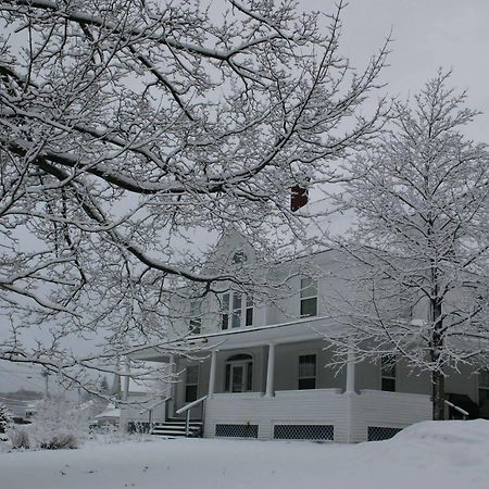 The Young House Bed And Breakfast Millinocket Exteriér fotografie