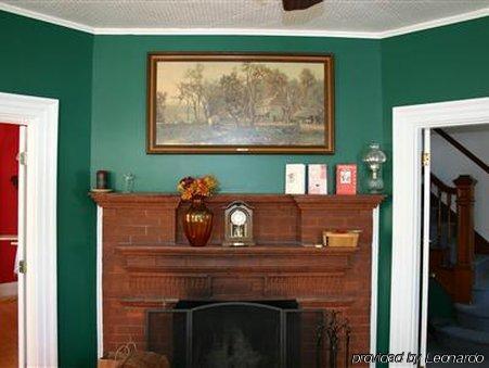 The Young House Bed And Breakfast Millinocket Interiér fotografie