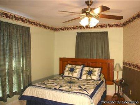 The Young House Bed And Breakfast Millinocket Pokoj fotografie