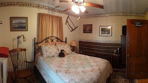The Young House Bed And Breakfast Millinocket Exteriér fotografie