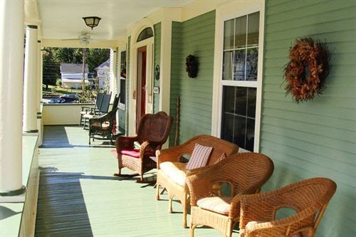 The Young House Bed And Breakfast Millinocket Exteriér fotografie