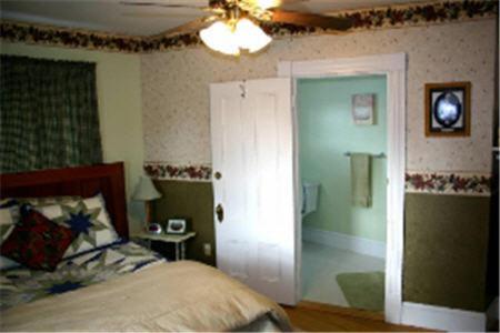 The Young House Bed And Breakfast Millinocket Pokoj fotografie