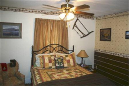 The Young House Bed And Breakfast Millinocket Pokoj fotografie